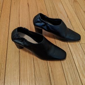 RENVY leather pump, size 6.5, never worn.